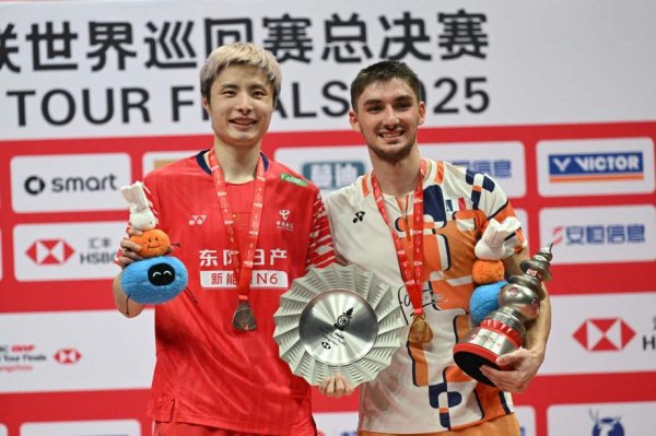天下羽联年终总决赛 石宇奇0-2小波波夫获男单亚军