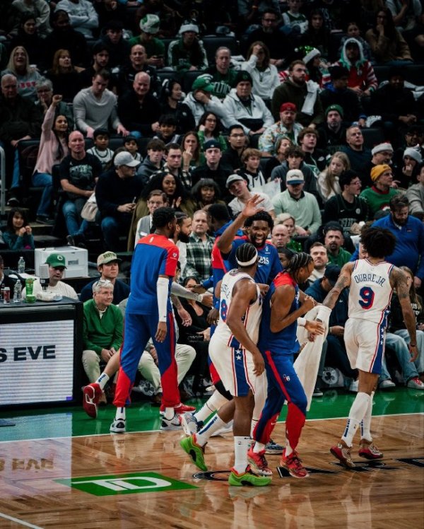 开云体育 马克西33+12塔图姆32+15 76东说念主险胜送绿军2连败